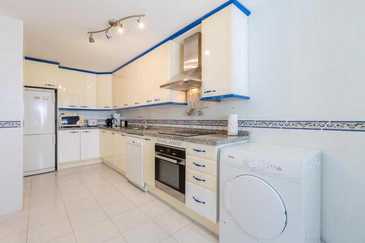 Marina Real 161 Apartment Манилва Екстериор снимка