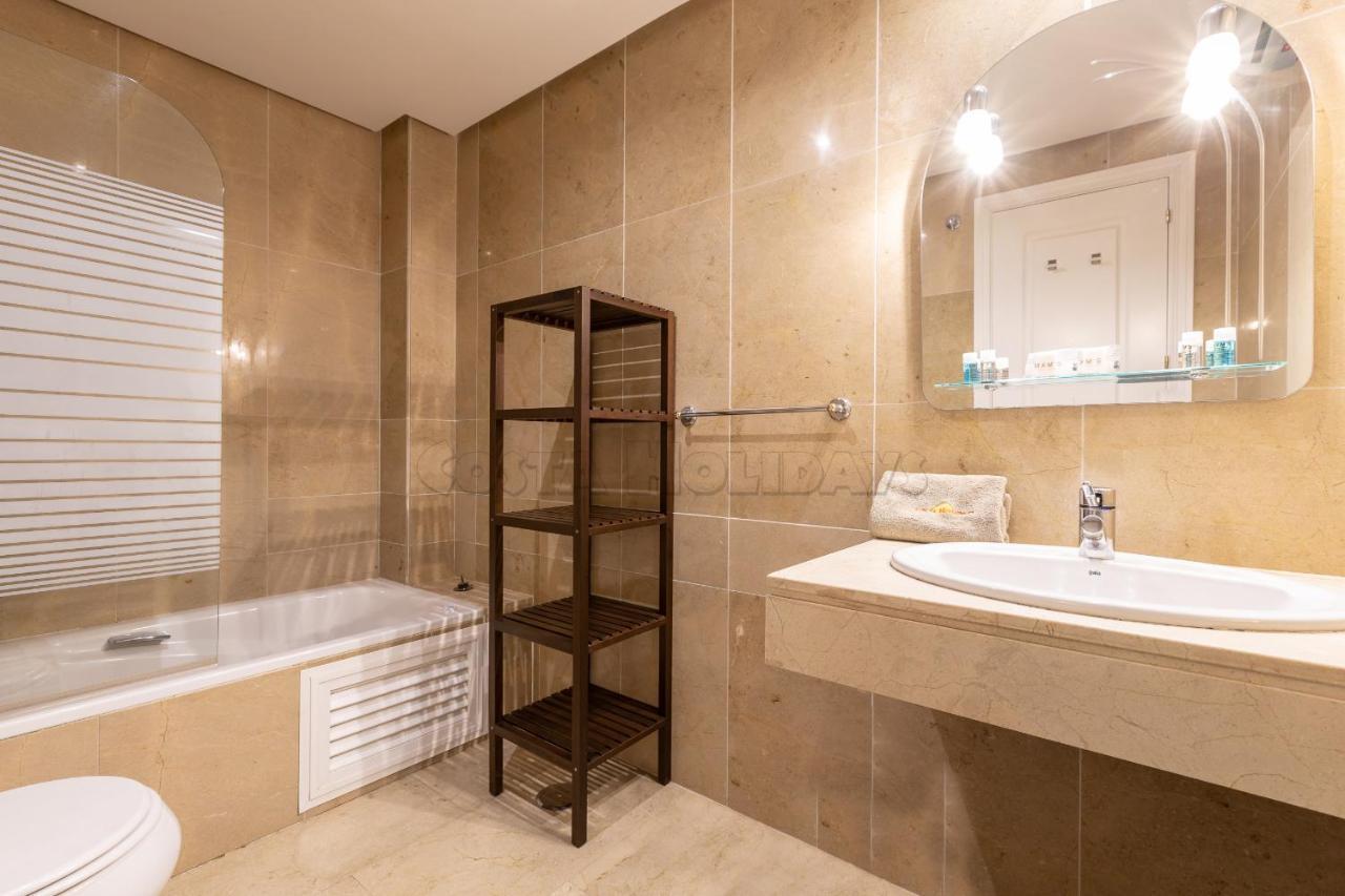 Marina Real 161 Apartment Манилва Екстериор снимка
