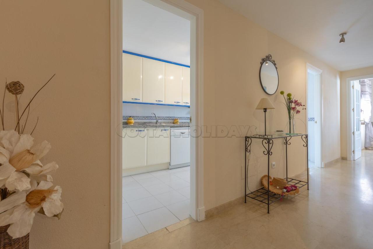 Marina Real 161 Apartment Манилва Екстериор снимка